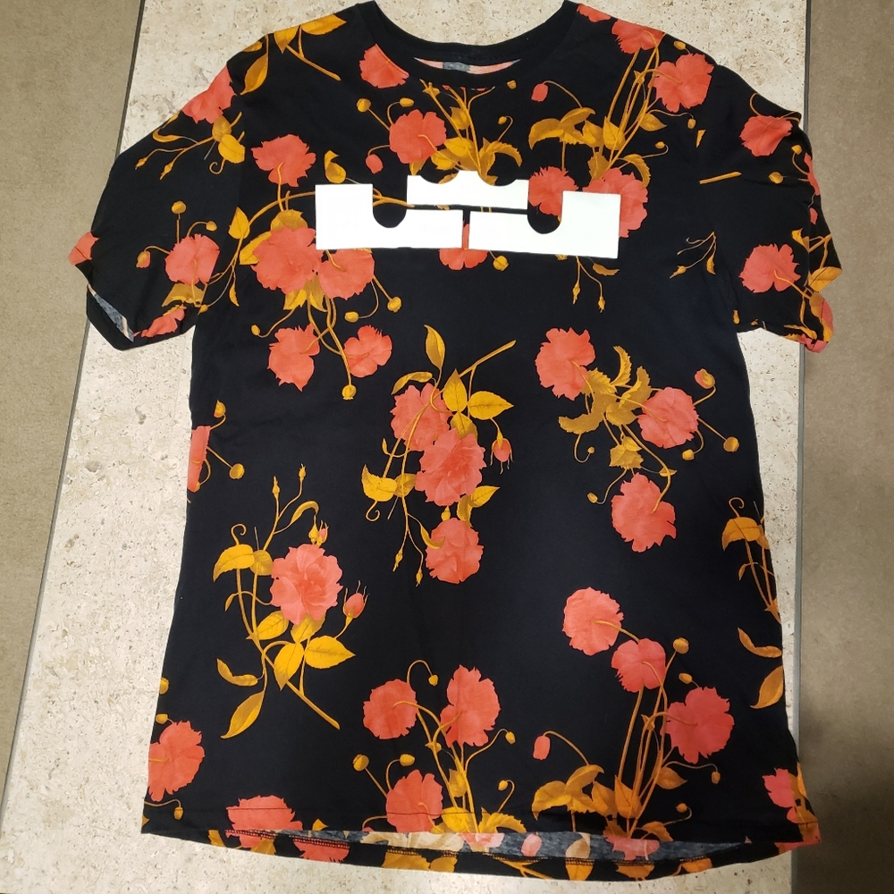 Nike men's tee shirt
